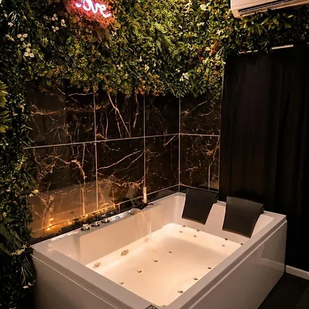 Dream Private Jacuzzi & Glamorous Atmosphere Apartment Toulon